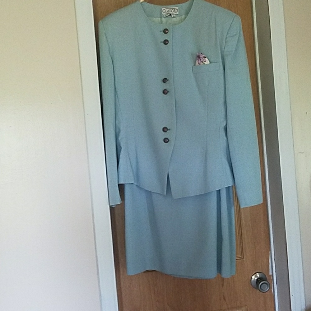 Women's dress suit